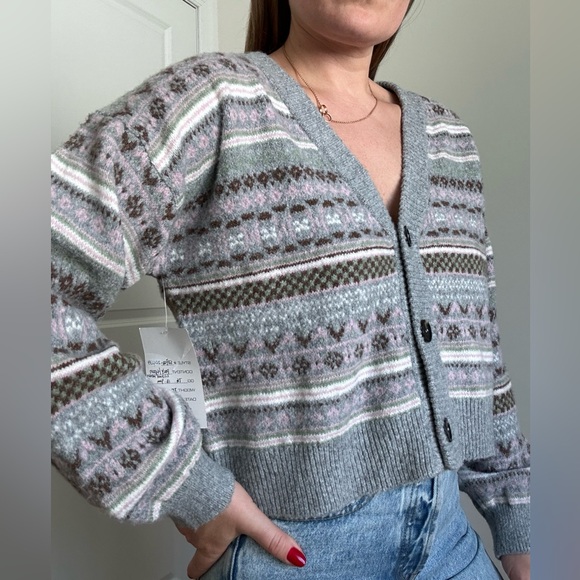 Fair Isle V-Neck Crop Cardigan - Picture 5 of 8